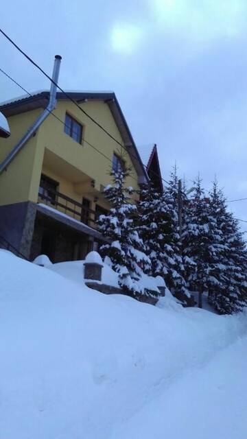 Фотографии Дома для отпуска Vila CarpaticTour (lângă pârtia M1) г. Рынка (Румыния) №1 Фото Дома для отпуска Vila CarpaticTour (lângă pârtia M1) г. Рынка 1