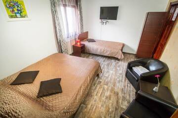Фото номера Трехместный номер Отели типа «постель и завтрак» Pension Carmen г. Рынка 3