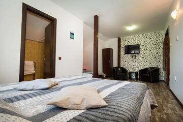 Фото номера Трехместный номер Отели типа «постель и завтрак» Pension Carmen г. Рынка 6
